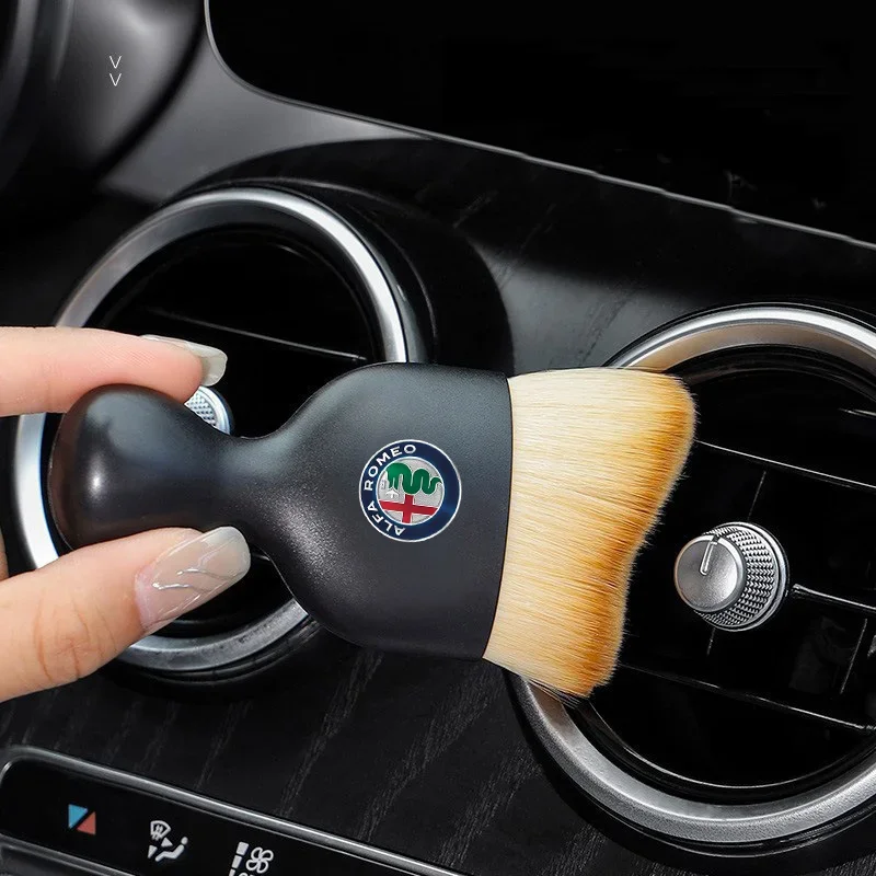 فرشاة تنظيف داخلية ناعمة للسيا - مراجعة Dust Removal Sticker وسعره