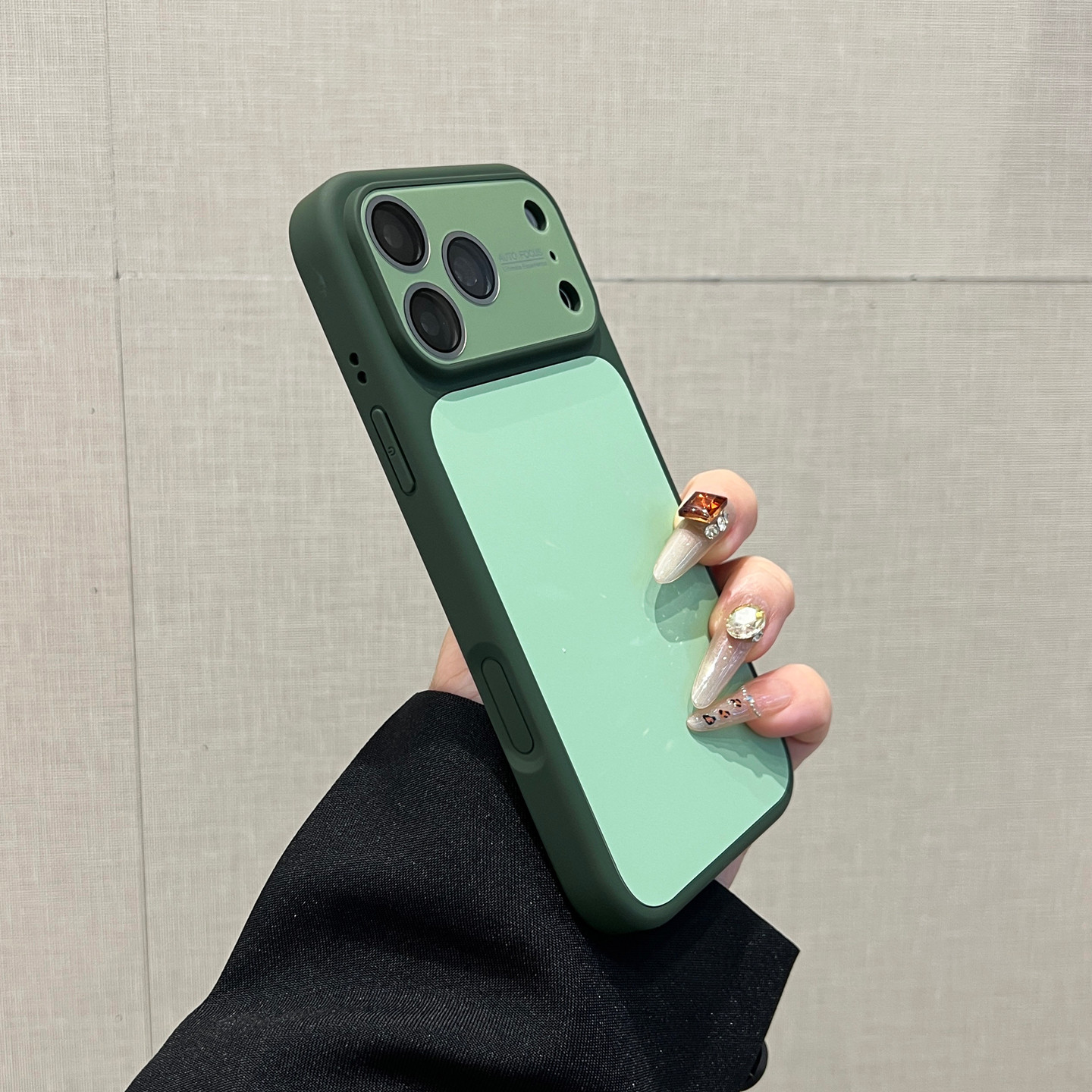 غطاء صلب فاخر بألوان متباينة ل - مراجعة Apple Iphone 16 وسعره