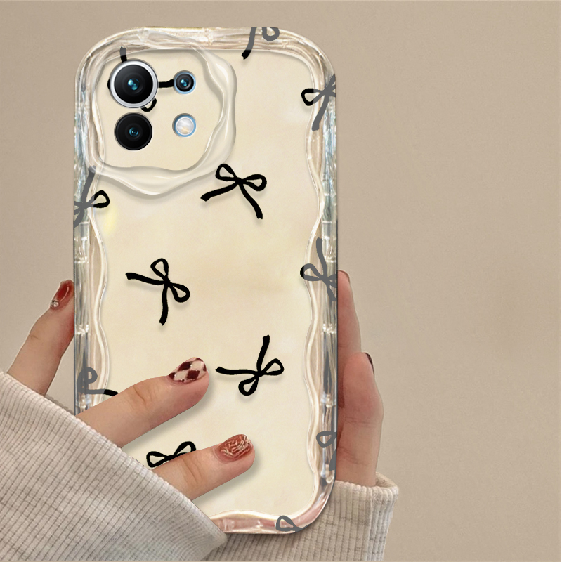 جراب أسود بتصميم فيونكة وقلب ل - مراجعة Xiaomi Poco X6 وسعره